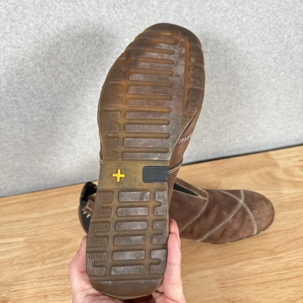 Dr. Martens Slip-on Shoes Mens US 10 Brown Nubuck Leather Air Cushion Sole 12292